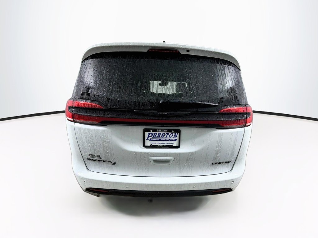 Used 2025 Chrysler Pacifica Limited FWD image 6