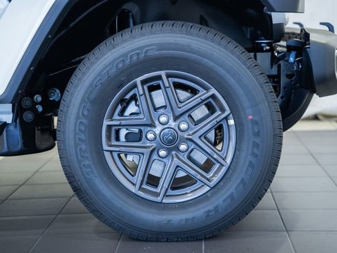 New 2026 Jeep Gladiator Sport AWD/4WD image 18