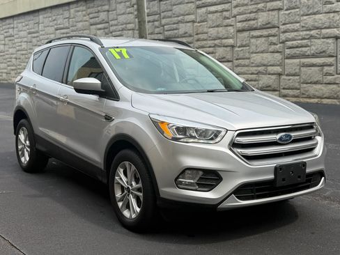 Used 2017 Ford Escape SE w/ Equipment Group 201A AWD/4WD image 5