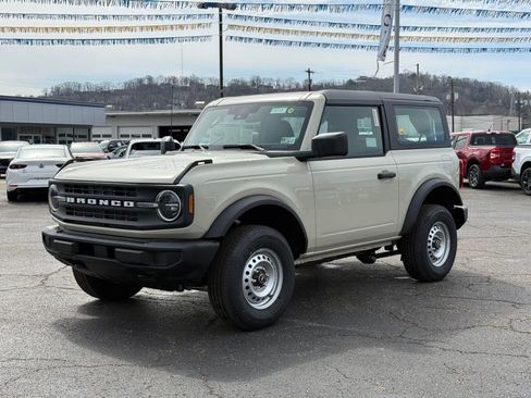 New 2026 Ford Bronco 2-Door AWD/4WD image 3
