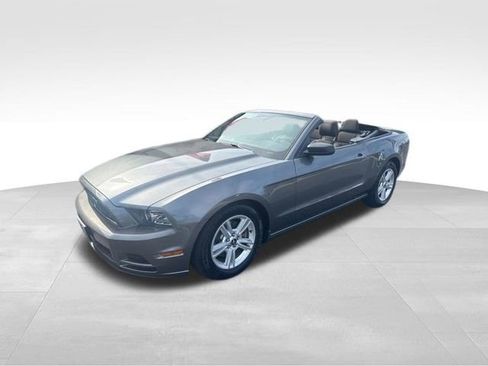 Used 2014 Ford Mustang Convertible RWD image 7