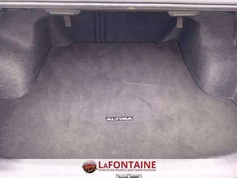 Used 2024 Nissan Altima 2.5 SV FWD image 30