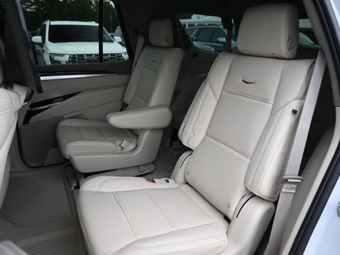 Used 2026 Cadillac Escalade Platinum Sport w/ LPO, Floor Liner Package AWD/4WD image 8