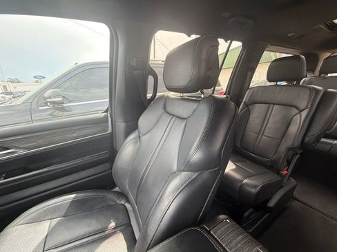 Used 2022 Jeep Wagoneer Series III w/ Premium Group I RWD image 38