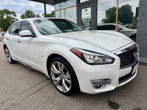 Used 2017 INFINITI Q70 L 3.7 w/ Deluxe Touring Package AWD/4WD image 4