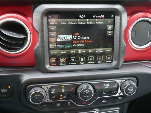 Used 2022 Jeep Wrangler Unlimited Rubicon w/ Cold Weather Group image 28