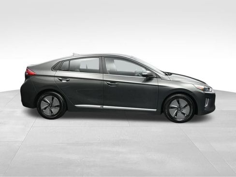 Used 2022 Hyundai Ioniq SE FWD image 6