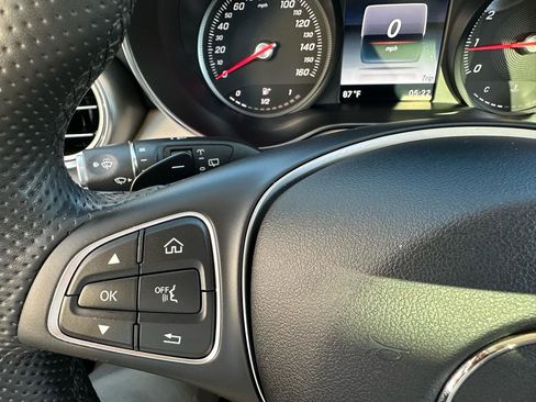 Used 2018 Mercedes-Benz GLC 300 4MATIC image 11