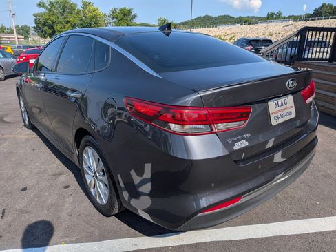 Used 2018 Kia Optima S w/ Panoramic Sunroof Package FWD image 3