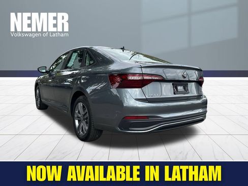 Certified 2023 Volkswagen Jetta SE FWD image 2