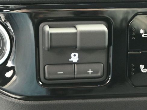 Used 2025 Chevrolet Silverado 1500 LT image 19