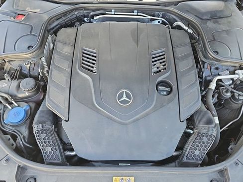 Used 2019 Mercedes-Benz S 560 Sedan image 32