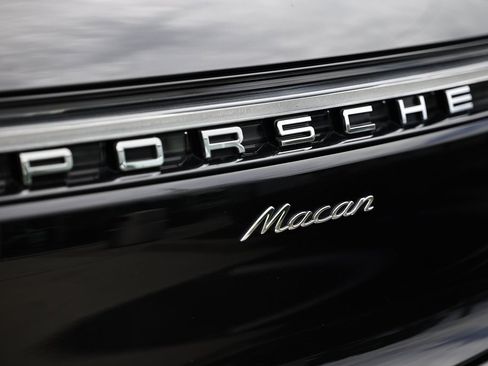 Certified 2024 Porsche Macan image 15