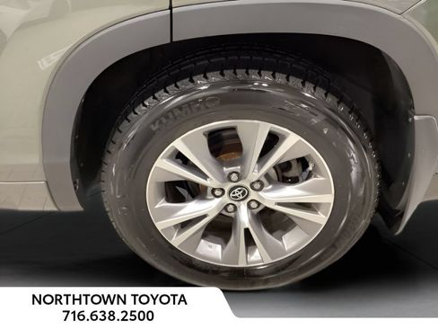 Used 2016 Toyota Highlander Plus AWD/4WD image 26