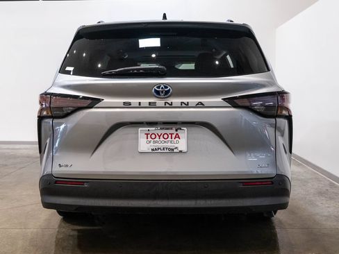 Certified 2025 Toyota Sienna XLE w/ XLE Plus Package FWD image 8
