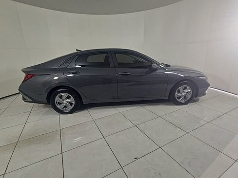 Used 2024 Hyundai Elantra SE image 4