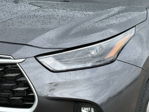 Used 2023 Toyota Highlander L image 11
