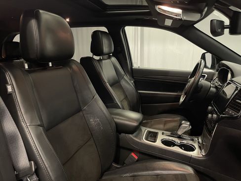 Used 2019 Jeep Grand Cherokee Altitude image 16