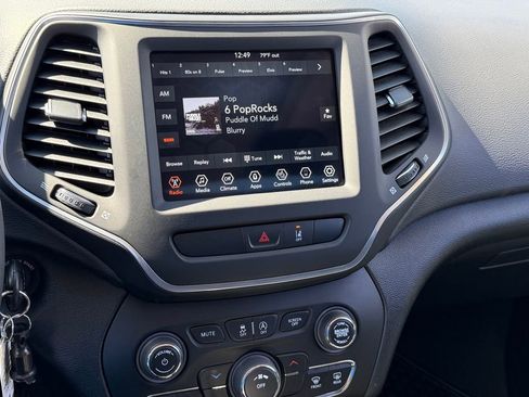 Certified 2022 Jeep Cherokee Latitude w/ Sun & Sound Group image 18