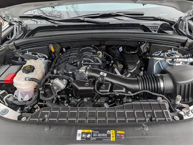 Used 2024 Jeep Grand Cherokee Altitude AWD/4WD image 11