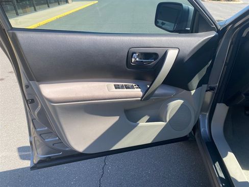 Used 2014 Nissan Rogue S FWD image 8