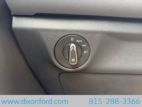 New 2026 Volkswagen Jetta SE FWD image 17