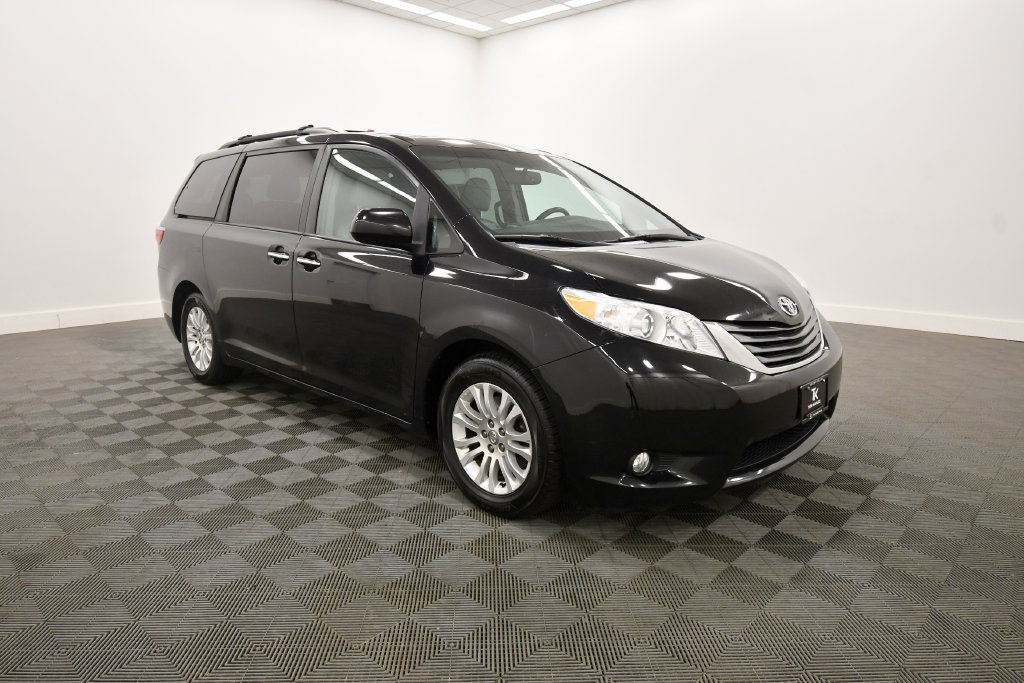 Used 2017 Toyota Sienna XLE Premium FWD image 10