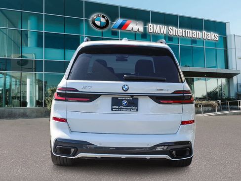 Certified 2023 BMW X7 xDrive40i w/ M Sport Package image 5