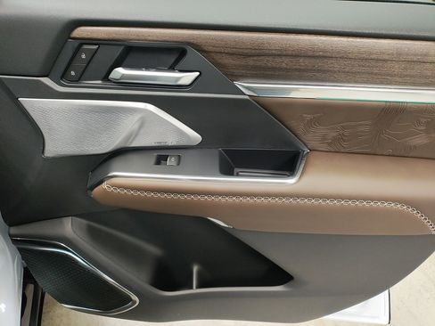 New 2026 GMC Acadia Denali Ultimate w/ LPO, Floor Liner Package image 9