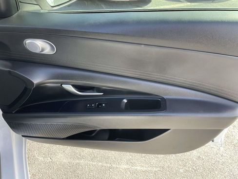 Used 2024 Hyundai Elantra SE image 43