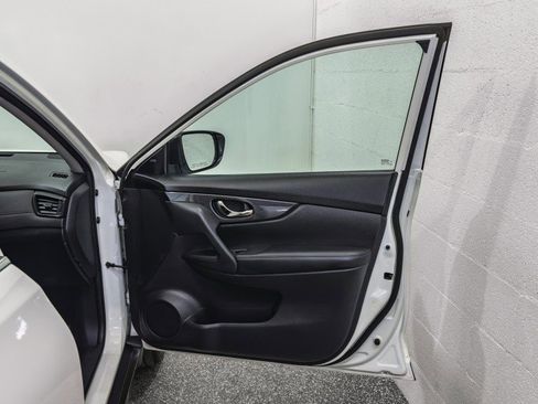 Used 2017 Nissan Rogue SV image 18