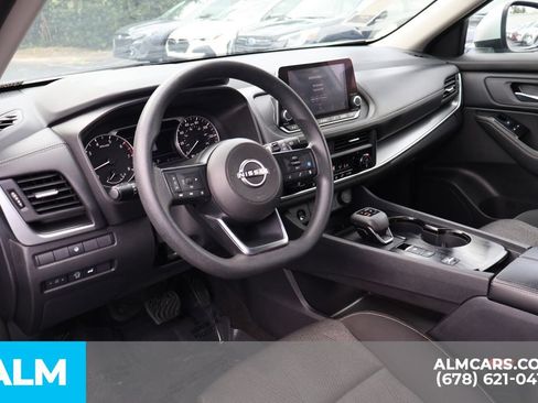 Used 2024 Nissan Rogue SV FWD image 10