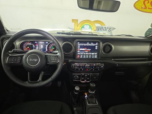 Used 2022 Jeep Gladiator Sport AWD/4WD image 14