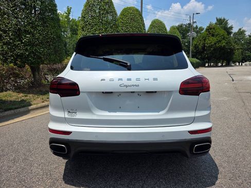 Used 2016 Porsche Cayenne AWD/4WD image 4