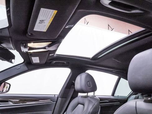 Used 2019 BMW 540i w/ M Sport Package image 10