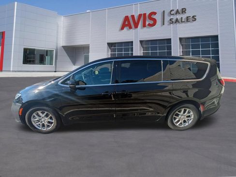 Used 2025 Chrysler Pacifica Select FWD image 10