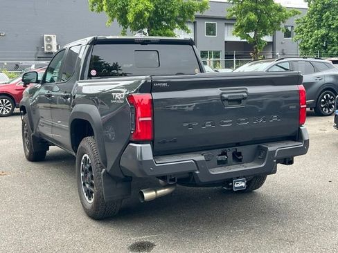 Used 2025 Toyota Tacoma TRD Off-Road w/ TRD Off Road Premium Package AWD/4WD image 9