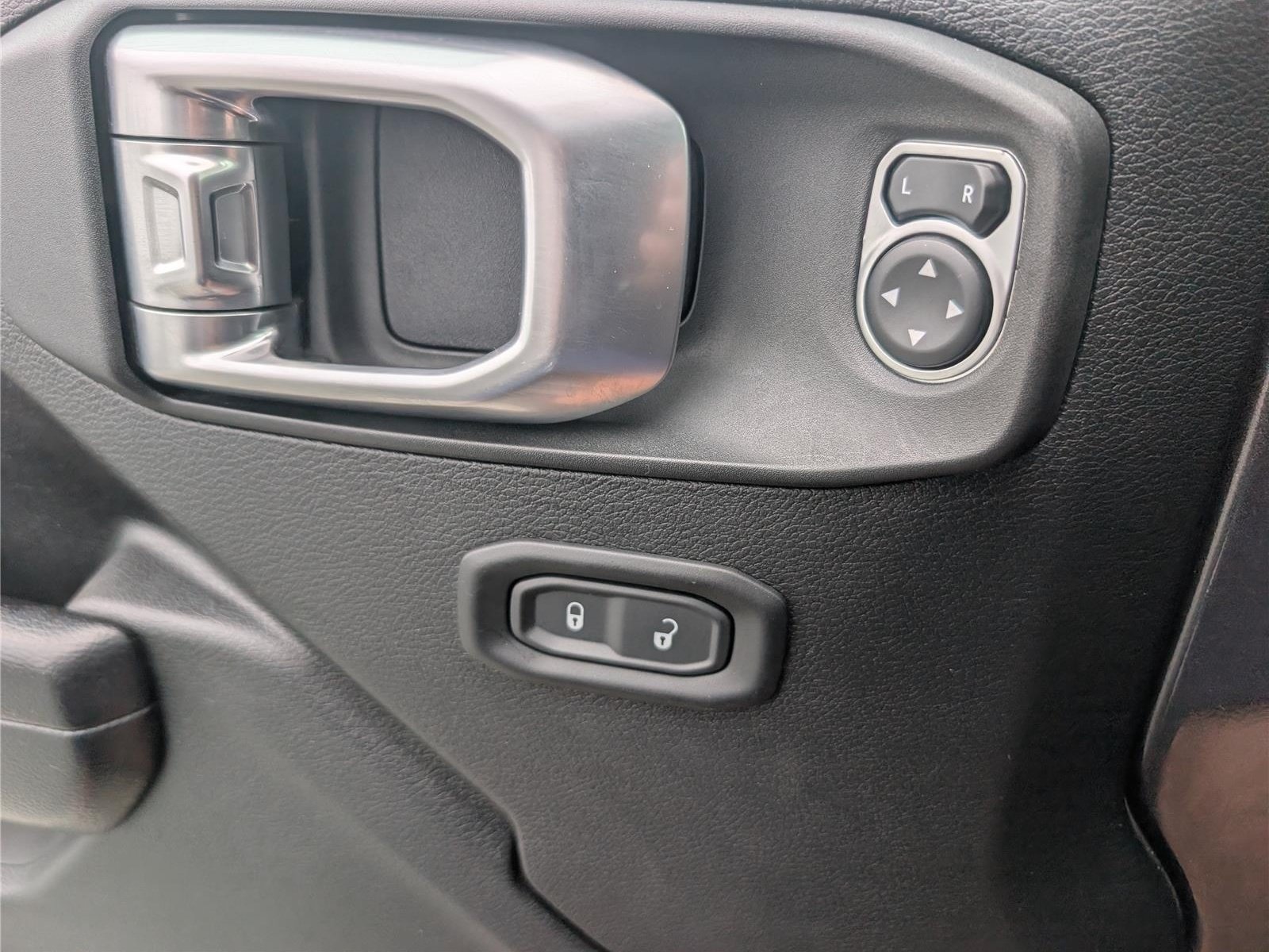 Used 2020 Jeep Wrangler Sport AWD/4WD image 18