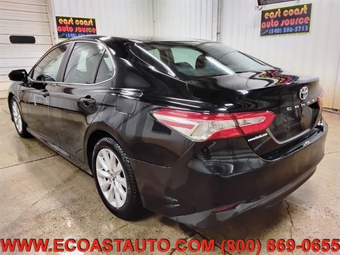 Used 2018 Toyota Camry LE image 6