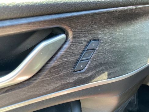 Used 2023 Jeep Grand Cherokee Limited AWD/4WD image 18