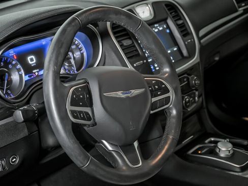 Used 2020 Chrysler 300 Touring w/ Chrome Appearance Package image 20