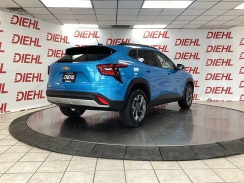 Used 2025 Chevrolet Trax LT w/ LT Convenience Package FWD image 7