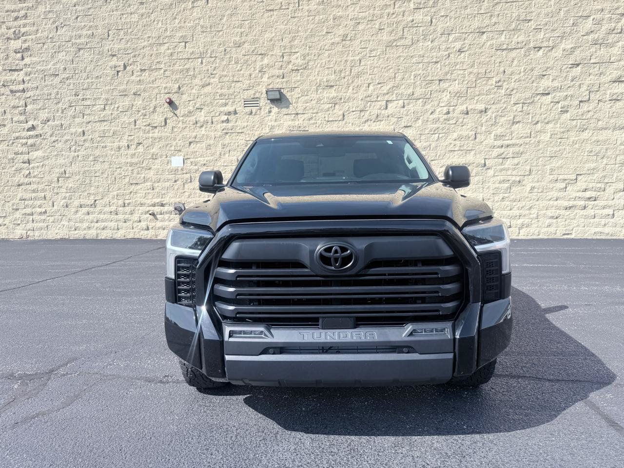 Used 2024 Toyota Tundra SR5 w/ SR5 Convenience Package AWD/4WD image 9