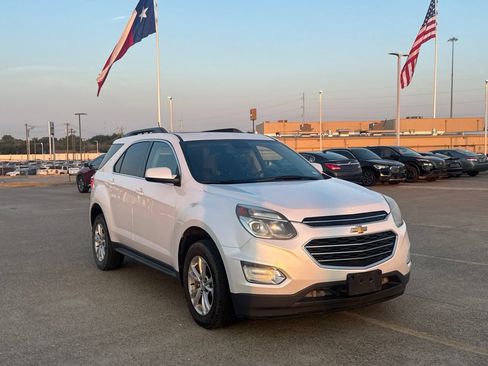 Used 2017 Chevrolet Equinox LT FWD image 1