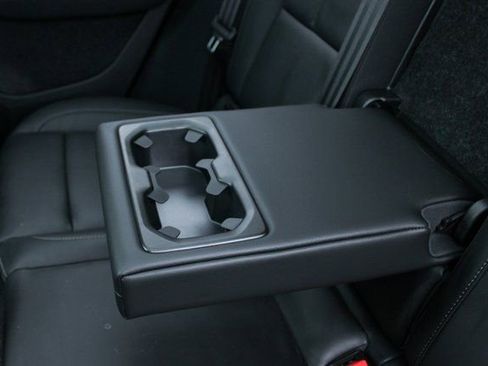 Used 2025 Volvo XC40 B5 Plus image 35