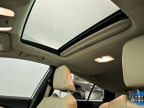 Used 2021 Toyota Prius XLE image 14