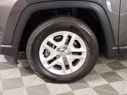 Used 2018 Jeep Compass Sport w/ Cold Weather Group FWD image 17