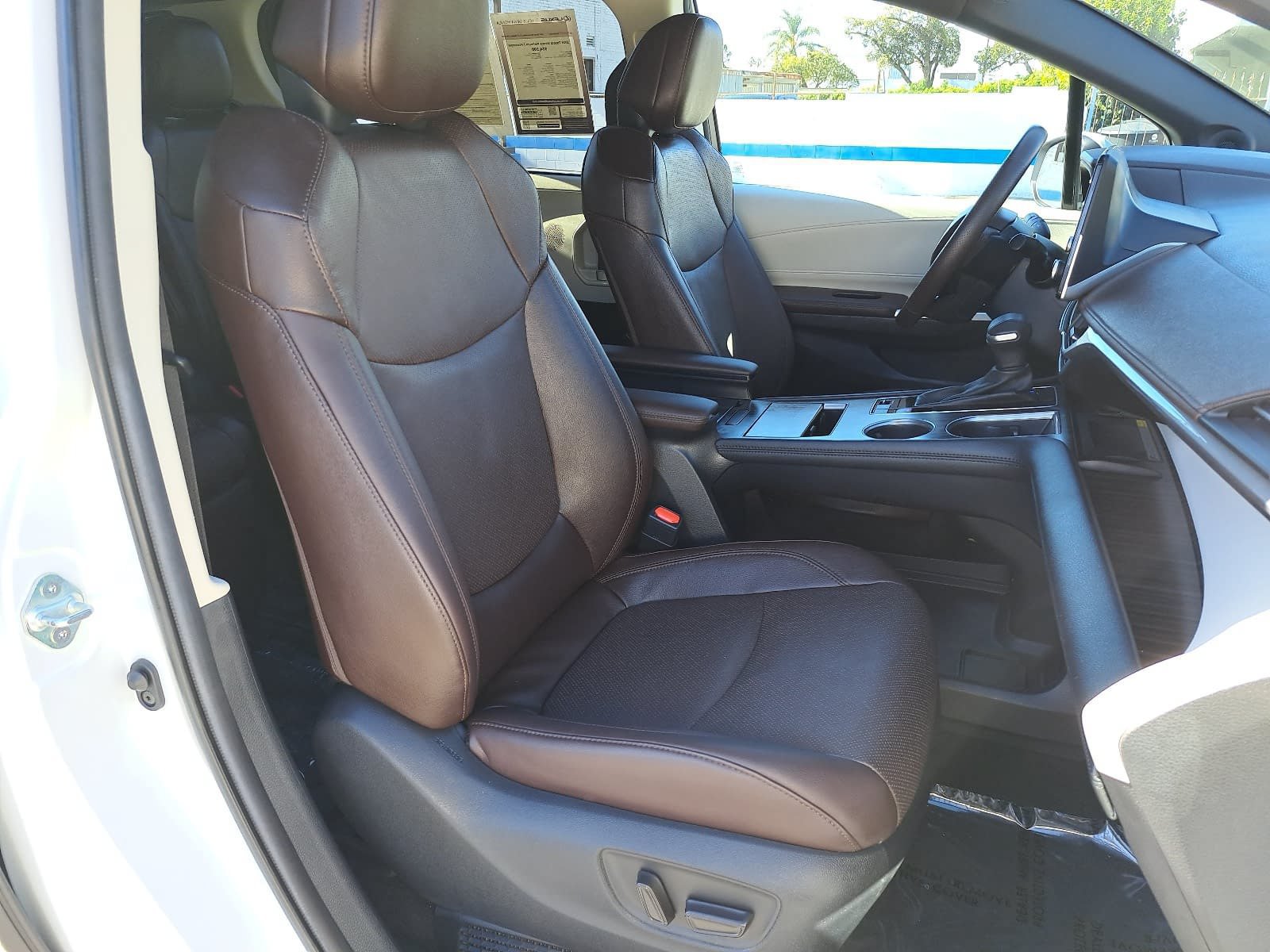 Used 2024 Toyota Sienna Platinum FWD image 10