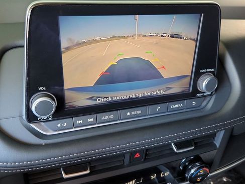 Used 2025 Nissan Rogue SV image 18