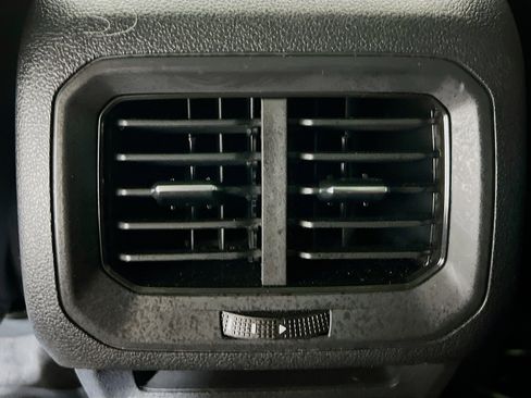 Used 2023 Volkswagen Tiguan SE R-Line FWD image 18